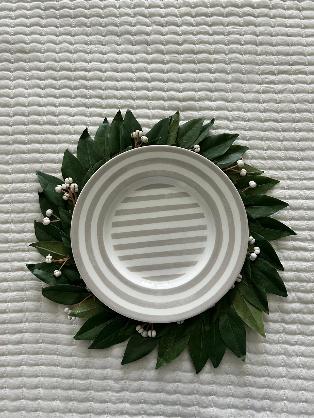 Pottery Barn Leafy Plate Chargers, Set of 4 (Set A)